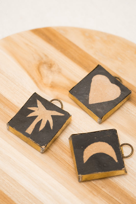 Mi Casa | Handgemaakte zwarte zelliges met palmboom, maan of hartje | Conceptstore Sisalla