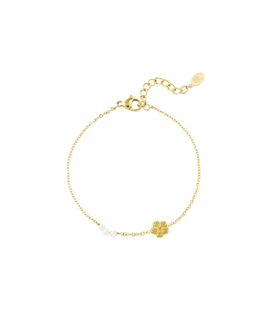 Yehwang | Gouden armband met bloemetje en witte parels, gemaakt van stainless steel | Conceptstore Sisalla