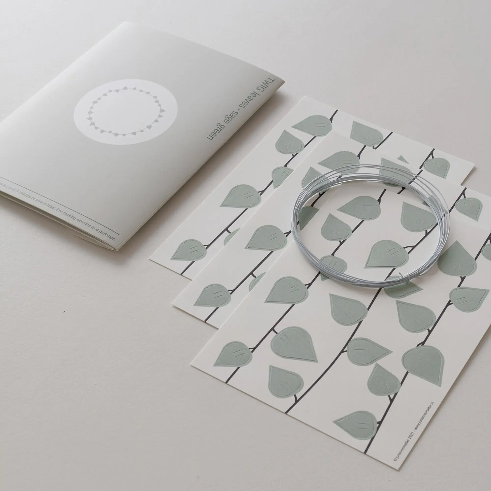Jurianne Matter | Starterkit voor de papieren krans in de kleur saliegroen | Conceptstore Sisällä