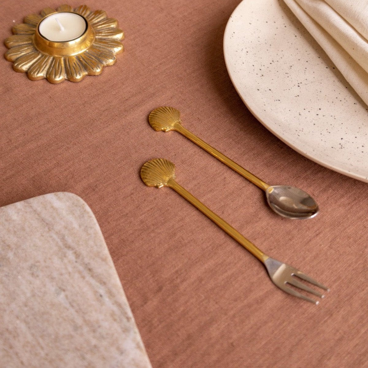 A La Collection | Gouden Shell gebaksvork en gouden Shell theelepel | Conceptstore Sisalla