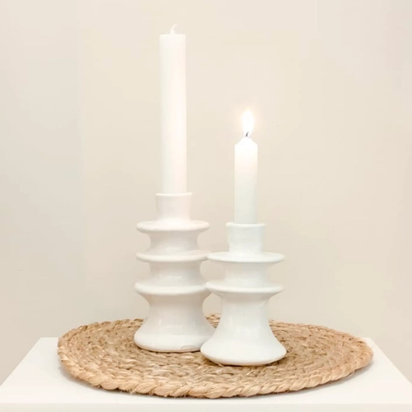 Mi Casa | Set van twee handgemaakte witte tamegroute kandelaars | Conceptstore Sisalla